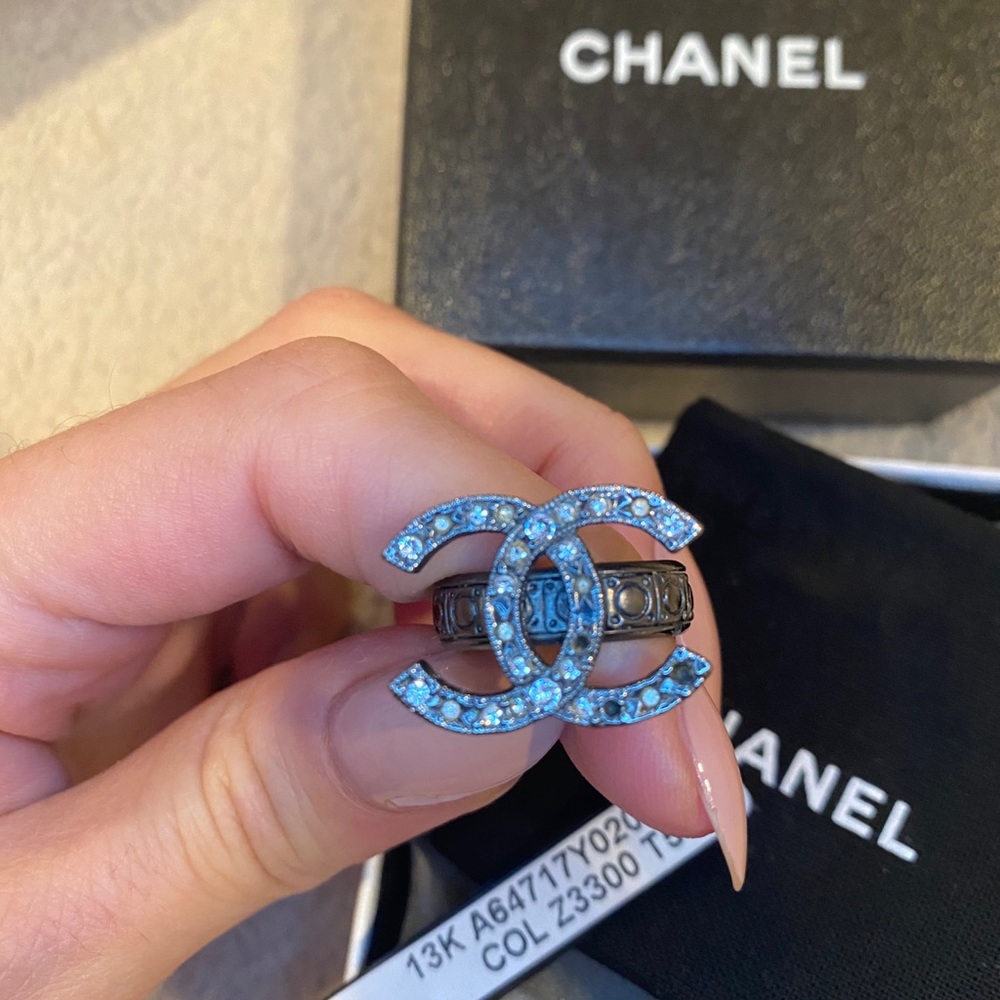 Chanel Logo Silver Threads Ring - Picture 3 of 9